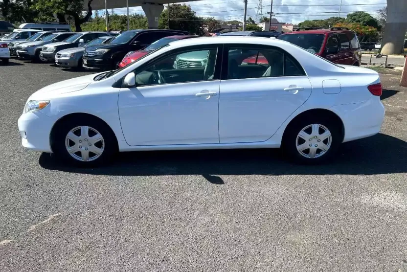 2009 Toyota Corolla LE photo 1