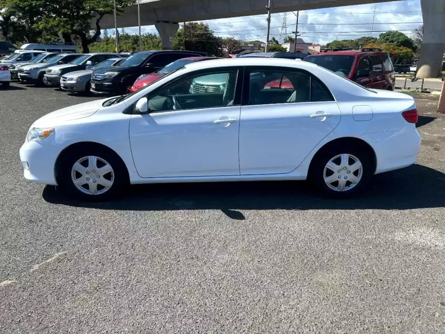 2009 Toyota Corolla LE photo 1