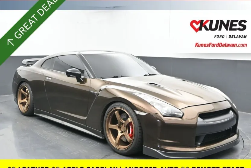 2010 Nissan GT-R Premium photo 1