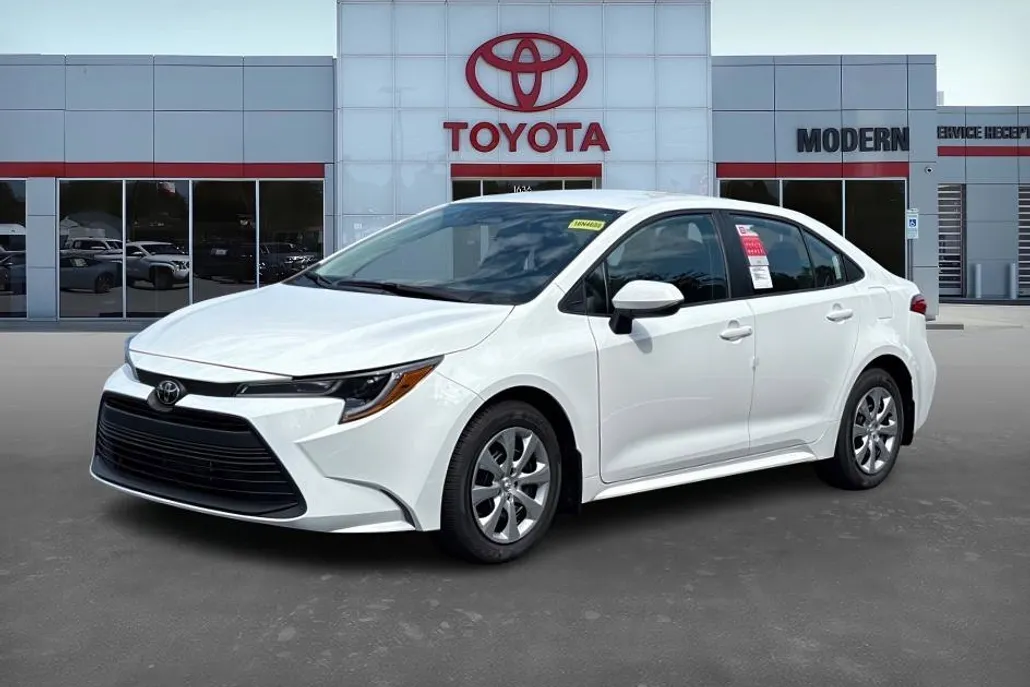 2025 Toyota Corolla LE photo 1