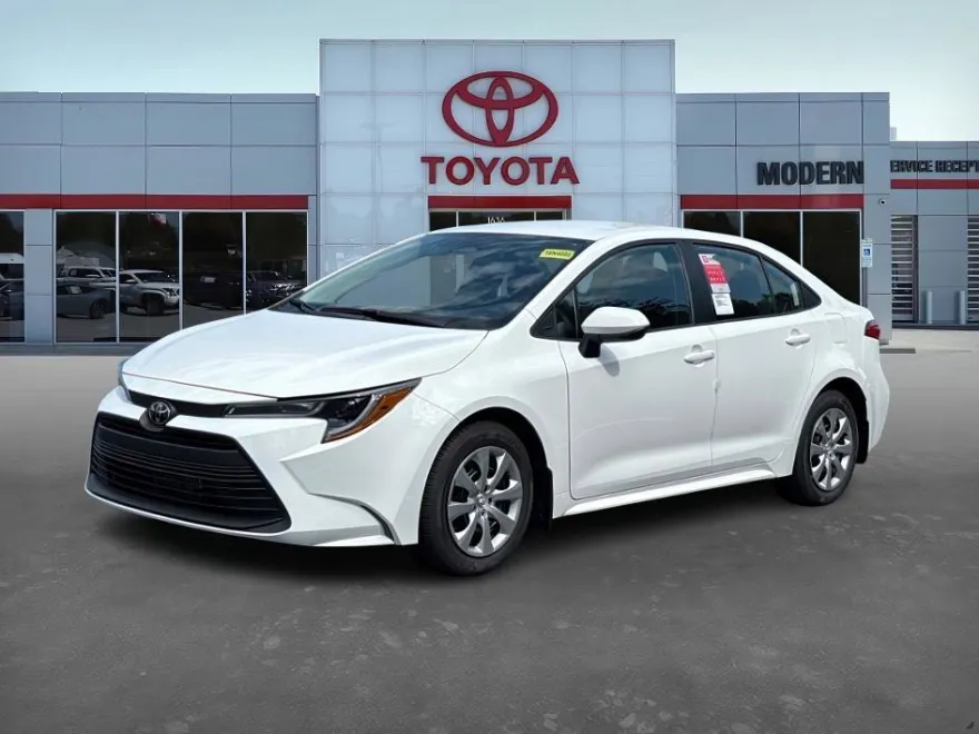 2025 Toyota Corolla LE photo 1