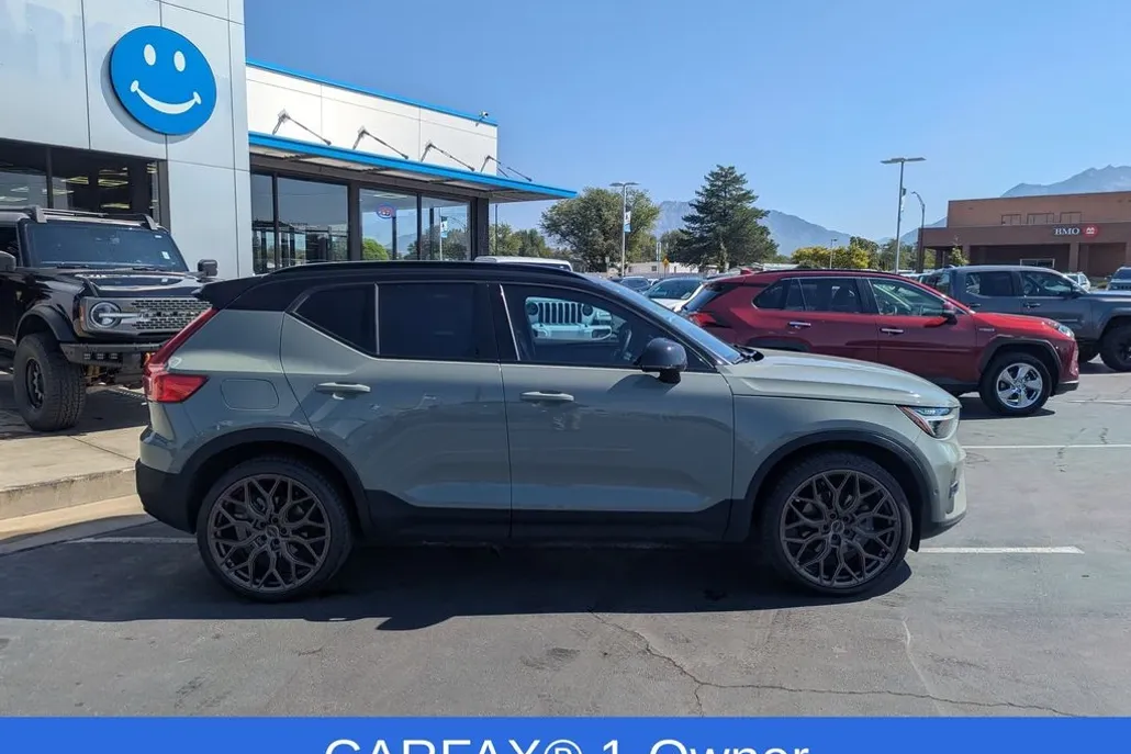 2023 Volvo XC40 AWD Ultimate photo 1