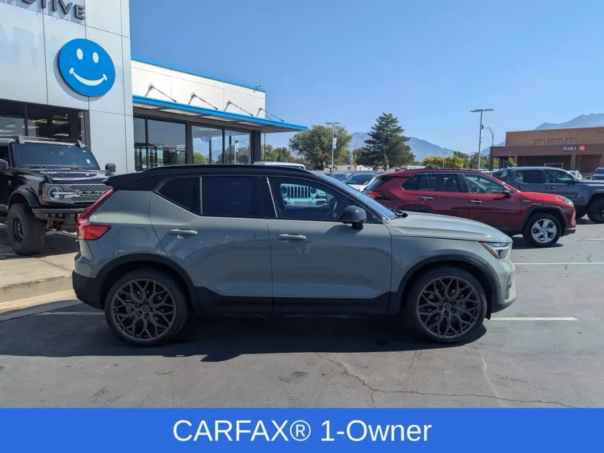 2023 Volvo XC40 AWD Ultimate photo 1
