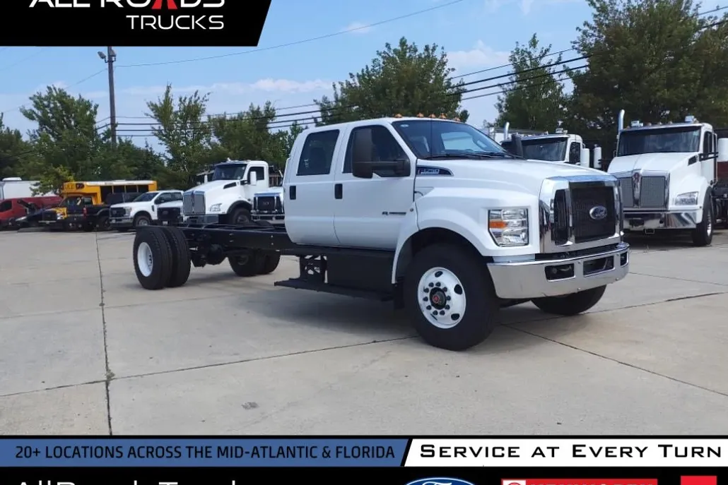 2025 Ford F-750 Base photo 1