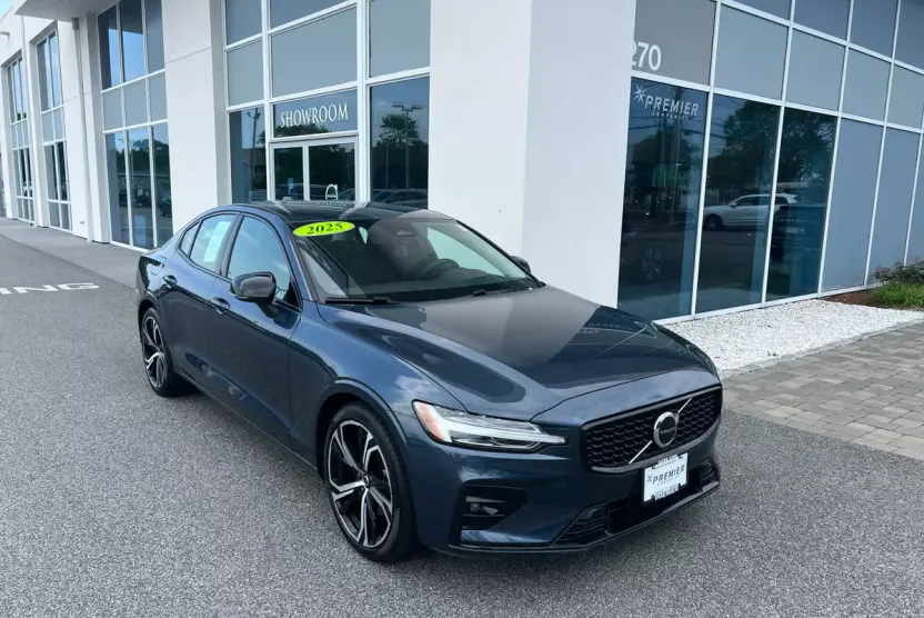 2025 Volvo S60 B5 Core photo 1