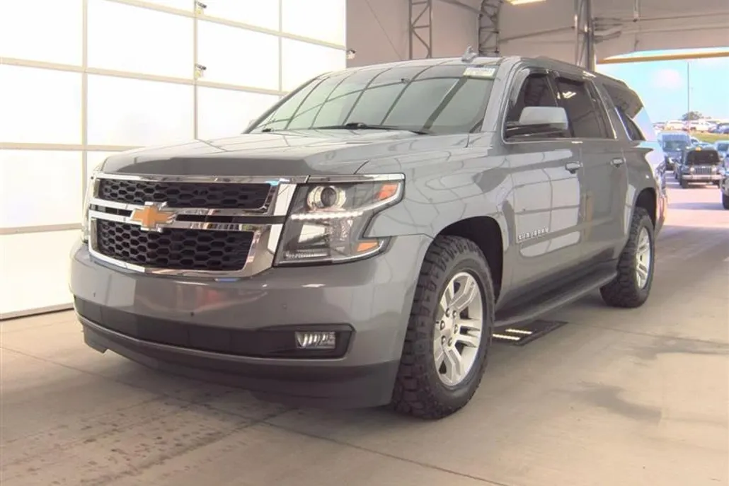 2020 Chevrolet Suburban LT photo 1
