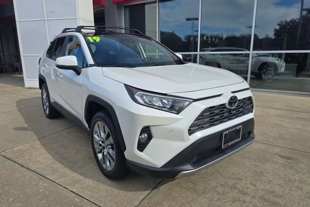2019 Toyota RAV4 Limited photo 1