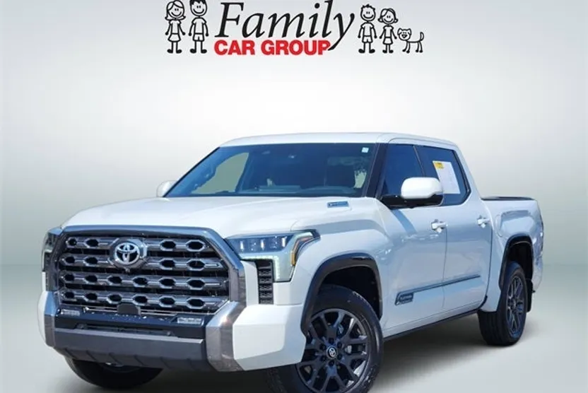 2025 Toyota Tundra Platinum photo 1