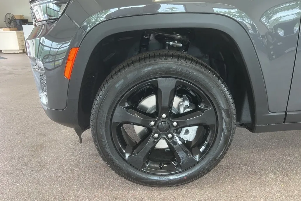 2025 Jeep Grand Cherokee Limited photo 1