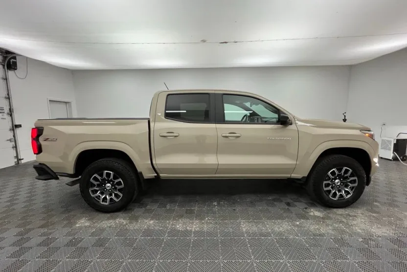 2024 Chevrolet Colorado Z71 photo 1