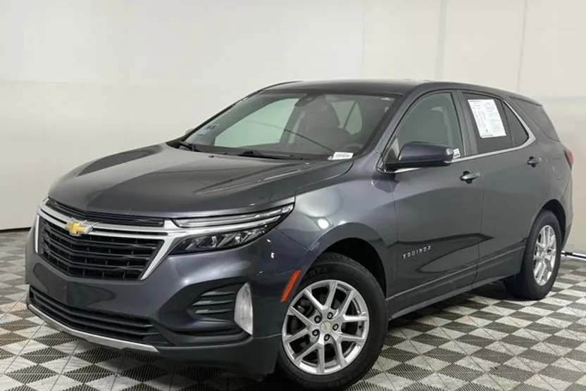 2022 Chevrolet Equinox LT photo 1