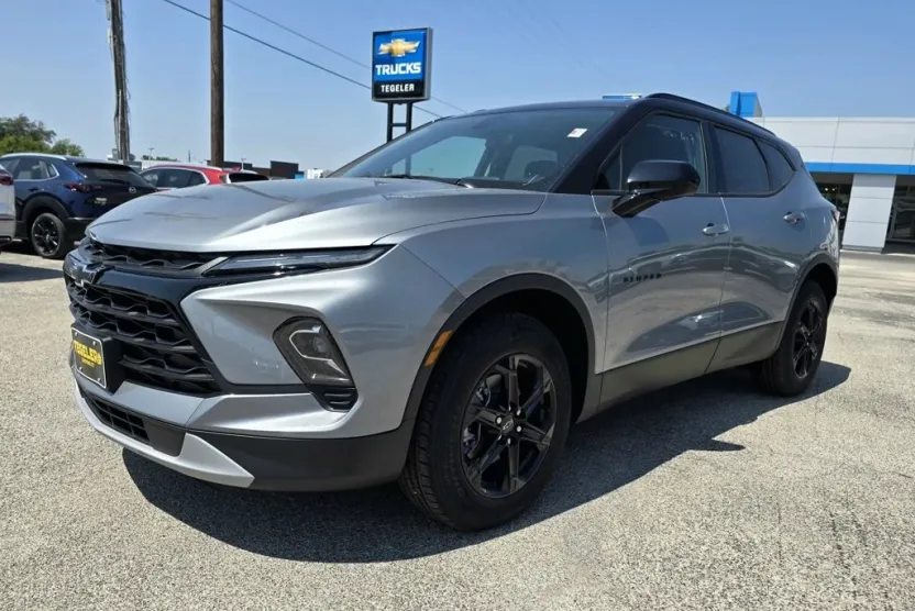 2025 Chevrolet Blazer 2LT photo 1