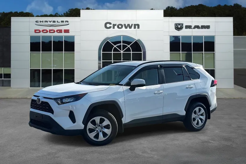2021 Toyota RAV4 LE photo 1