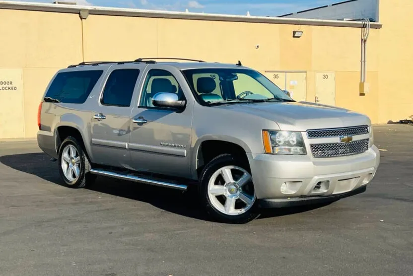 2007 Chevrolet Suburban LTZ photo 1