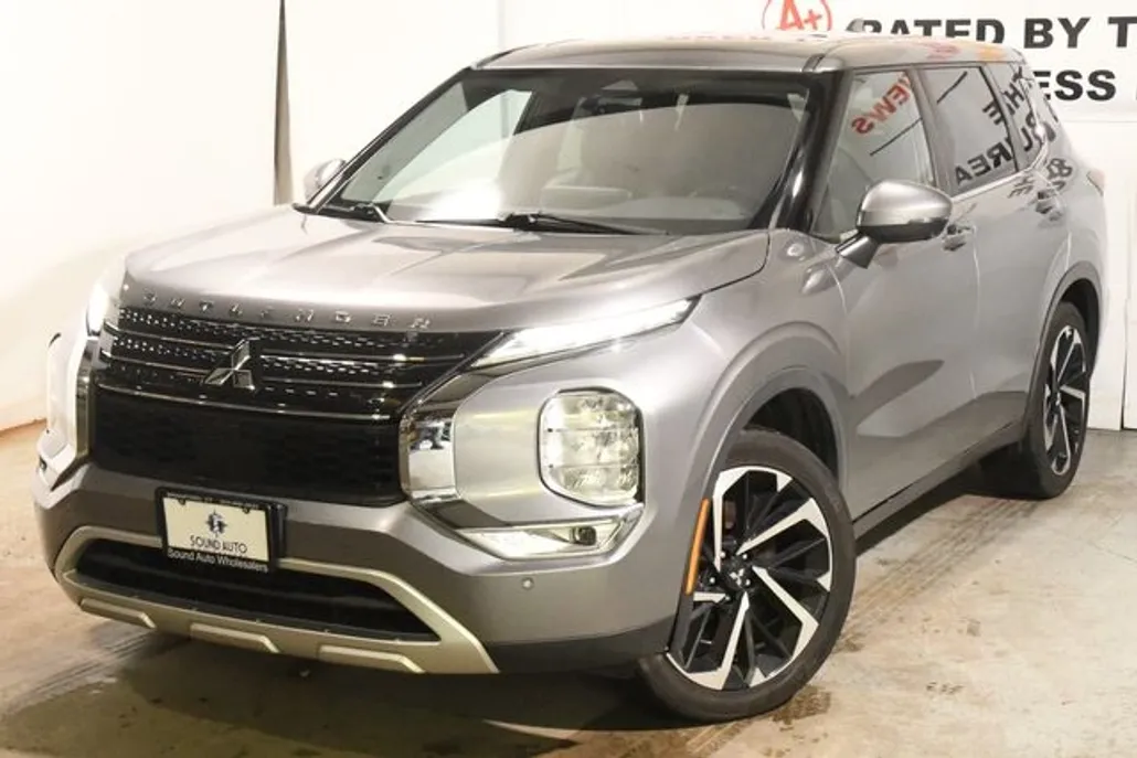 2022 Mitsubishi Outlander SE photo 1