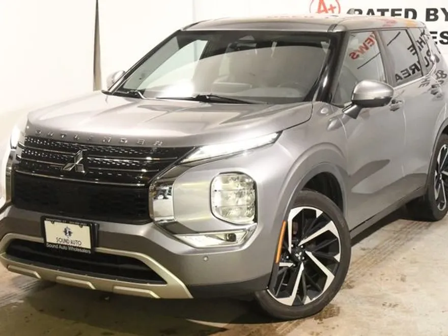 2022 Mitsubishi Outlander SE photo 1