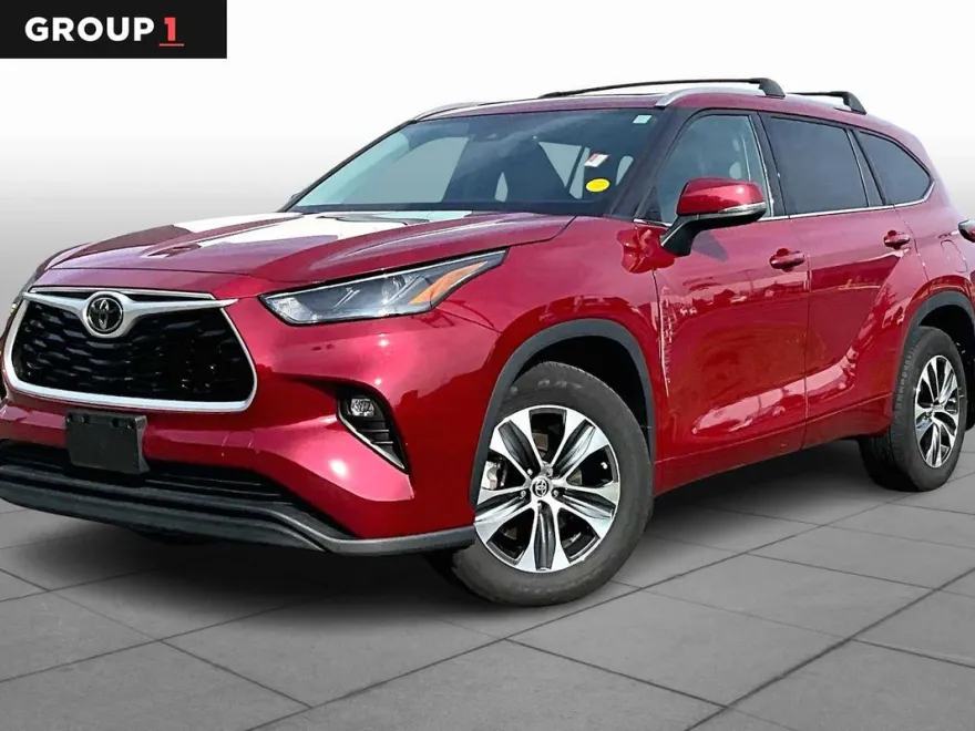 2022 Toyota Highlander XLE photo 1