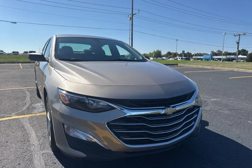 2022 Chevrolet Malibu LS photo 1