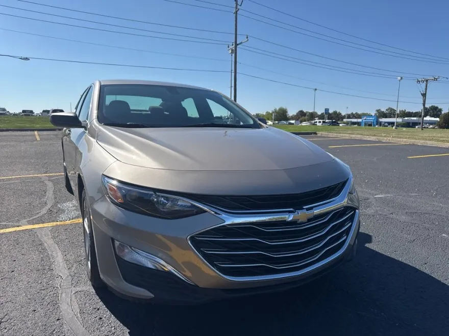 2022 Chevrolet Malibu LS photo 1