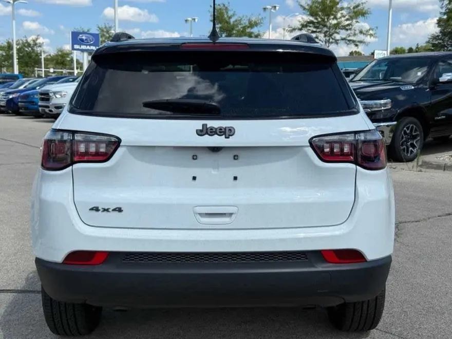 2024 Jeep Compass Latitude photo 1