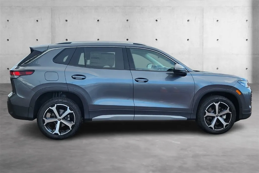 2025 Volkswagen Tiguan SE photo 1