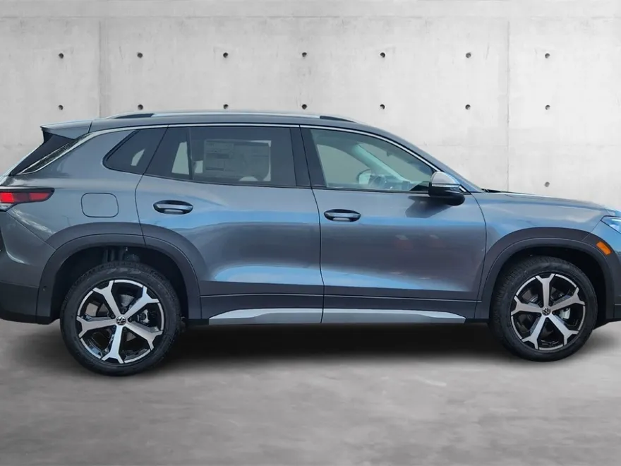 2025 Volkswagen Tiguan SE photo 1
