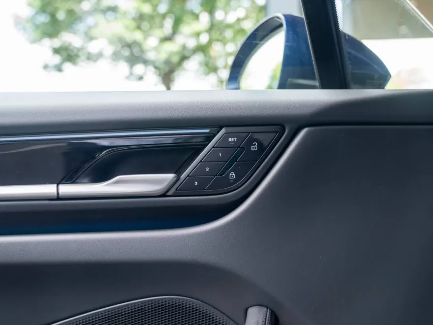 2025 Porsche Macan Electric photo 26