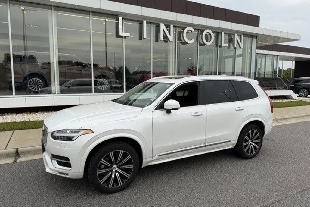2024 Volvo XC90 Core B5 AWD photo 1
