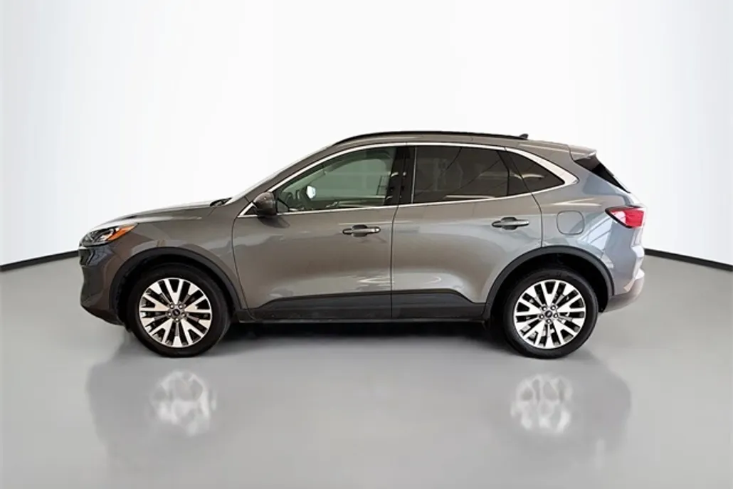 2022 Ford Escape Hybrid Titanium photo 1