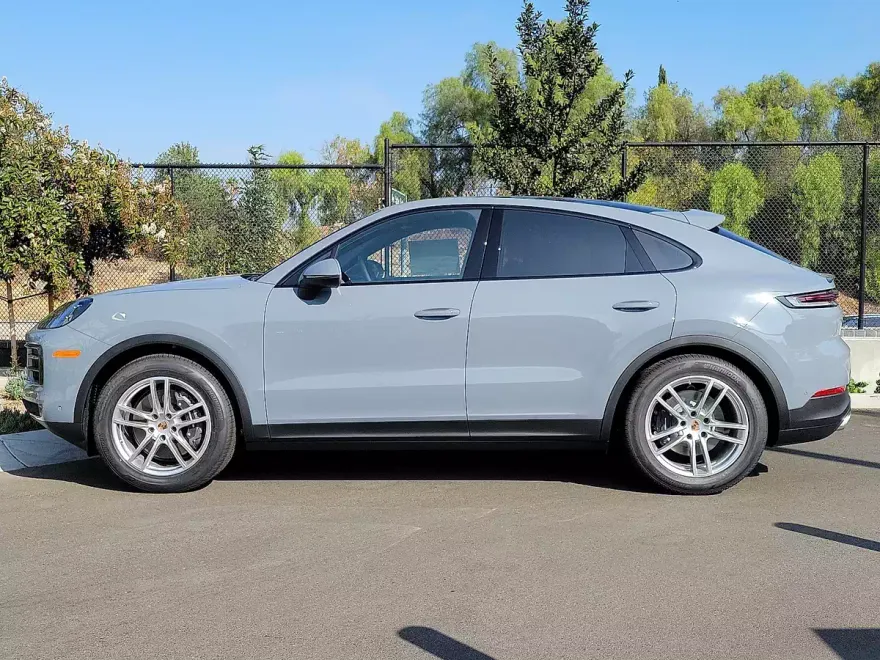 2026 Porsche Cayenne Coupe photo 1