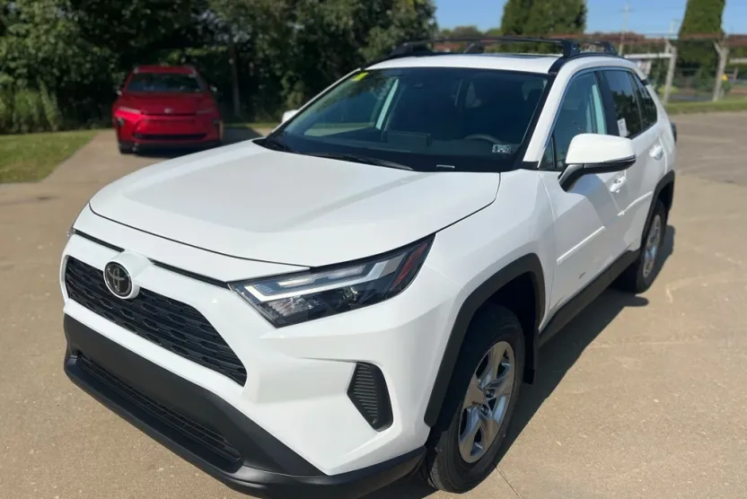 2025 Toyota RAV4 XLE photo 1