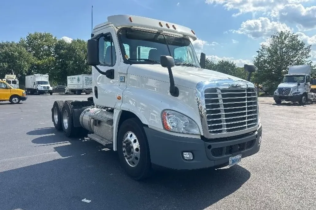 2020 Freightliner Cascadia 125" Sleeper Cab photo 1