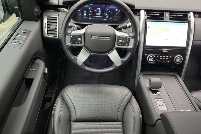 2021 Land Rover Discovery P300 S photo 1