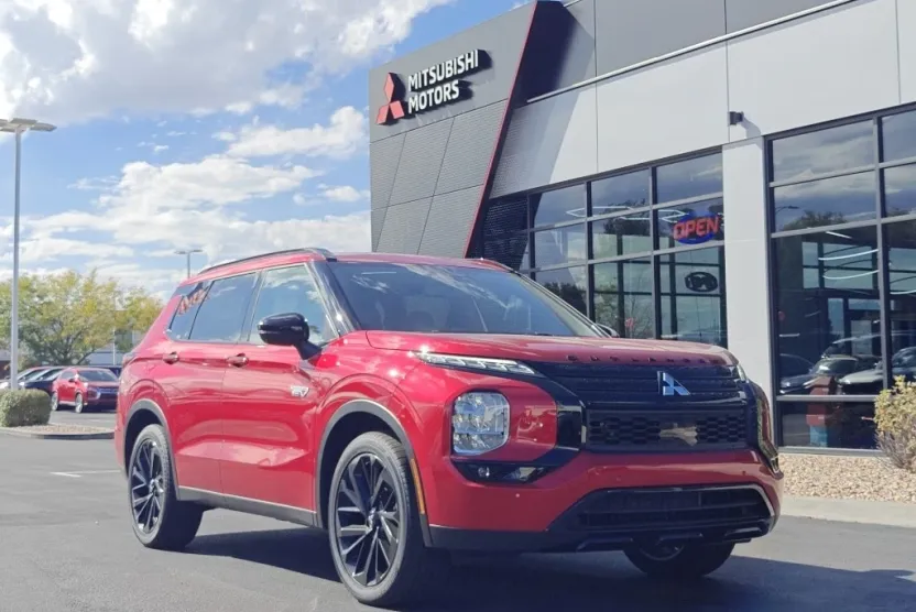 2025 Mitsubishi Outlander PHEV SEL photo 1