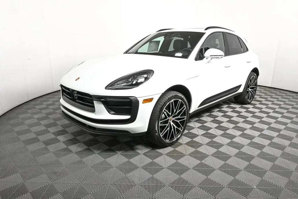 2026 Porsche Macan T photo 1