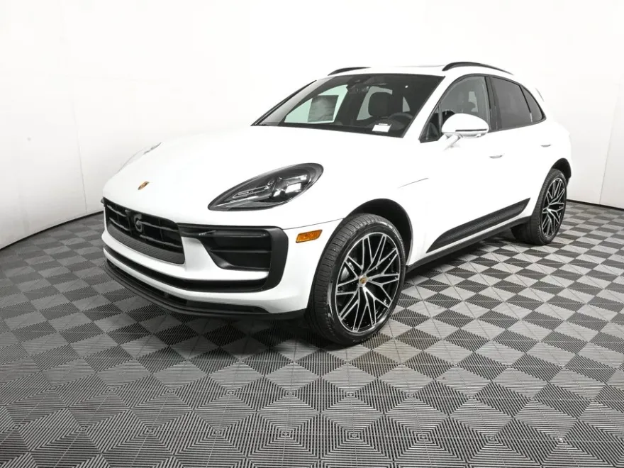 2026 Porsche Macan T photo 1