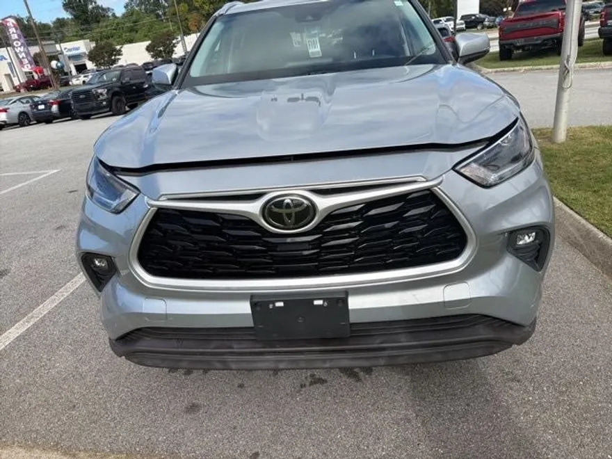 2021 Toyota Highlander XLE photo 1