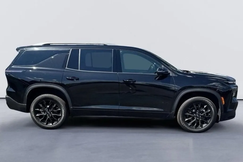 2024 Chevrolet Traverse 2LT photo 1