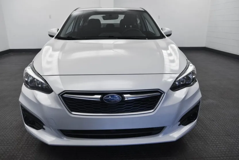 2017 Subaru Impreza 2.0i Premium photo 1