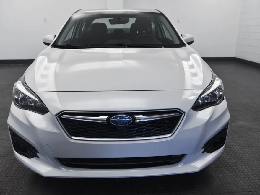 2017 Subaru Impreza 2.0i Premium photo 1