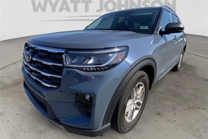 2025 Ford Explorer photo 1