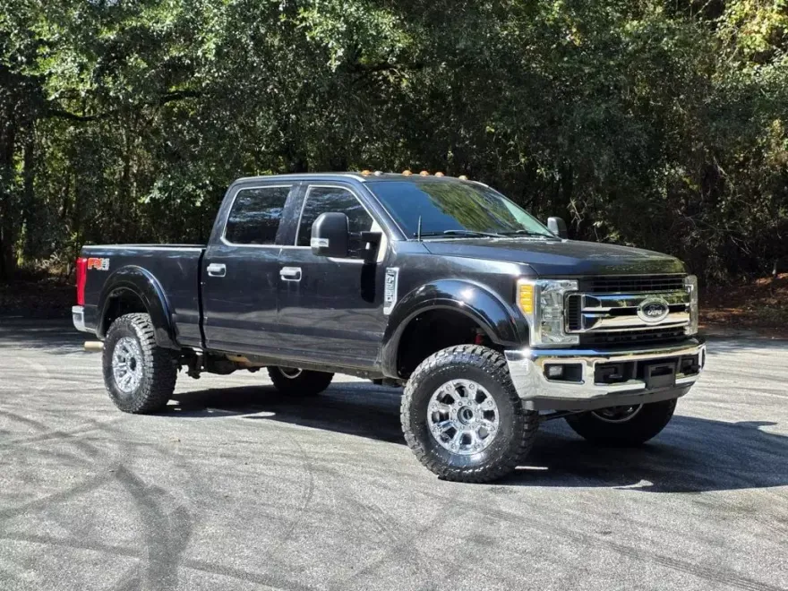 2017 Ford F-250 XLT photo 1