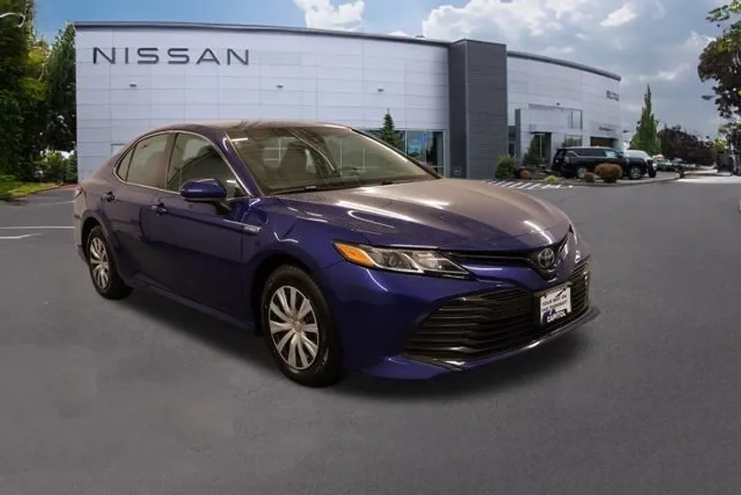 2018 Toyota Camry Hybrid LE photo 1