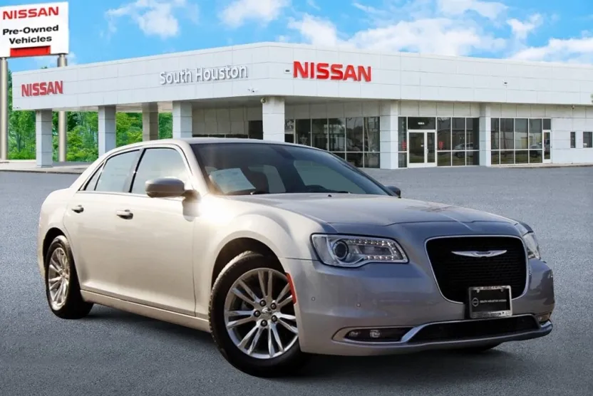 2021 Chrysler 300 Touring photo 1