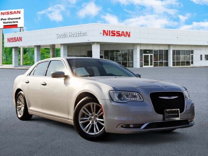 2021 Chrysler 300 Touring photo 1