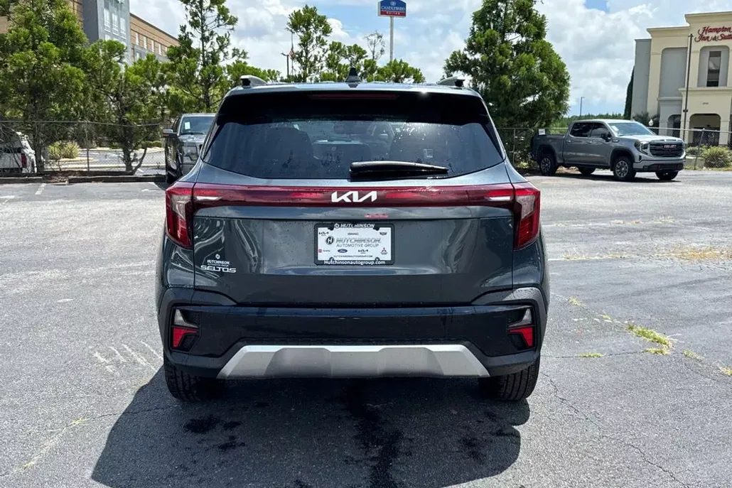 2025 Kia Seltos S photo 1