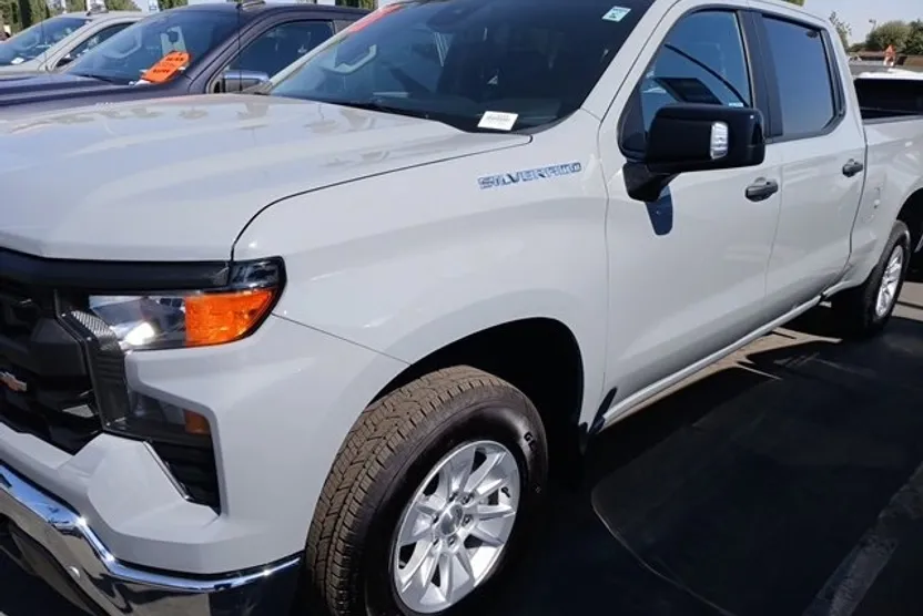 2024 Chevrolet Silverado 1500 photo 1