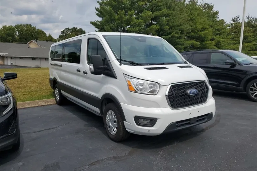 2022 Ford Transit Passenger XLT photo 1
