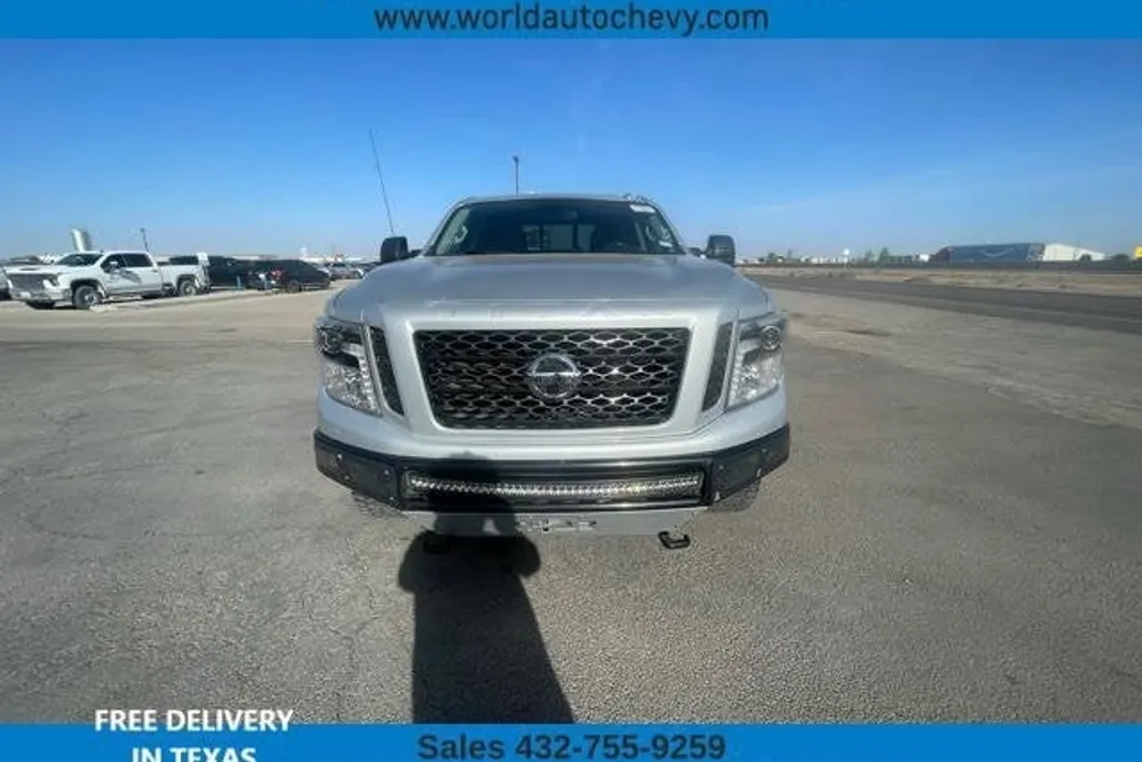 2018 Nissan Titan PRO-4X photo 1