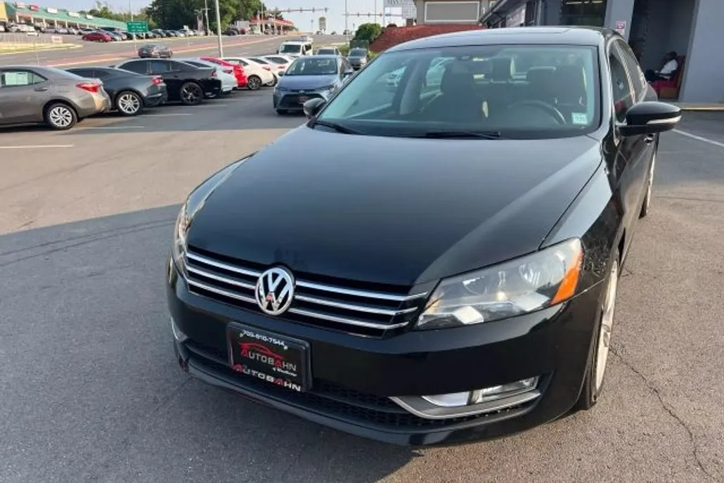 2015 Volkswagen Passat SE photo 1